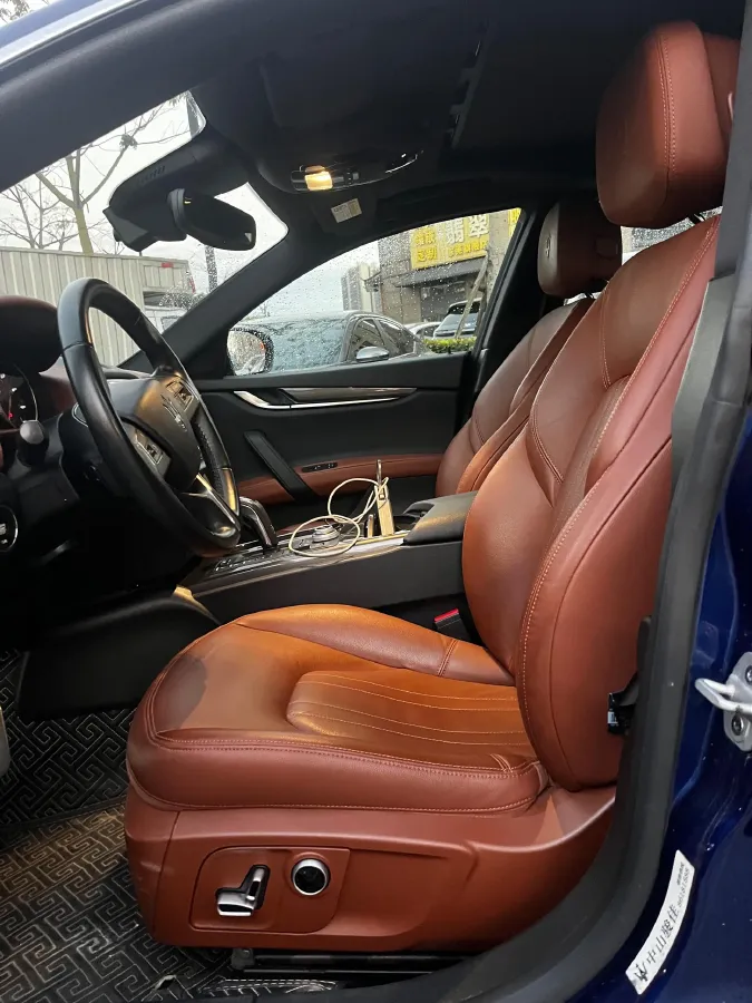 2021 Maserati Ghibli 2.0T 330HP L4 8AT,autocango,china used car exporter,china ev exporter,chinese used car exporter,chinese used ev exporter