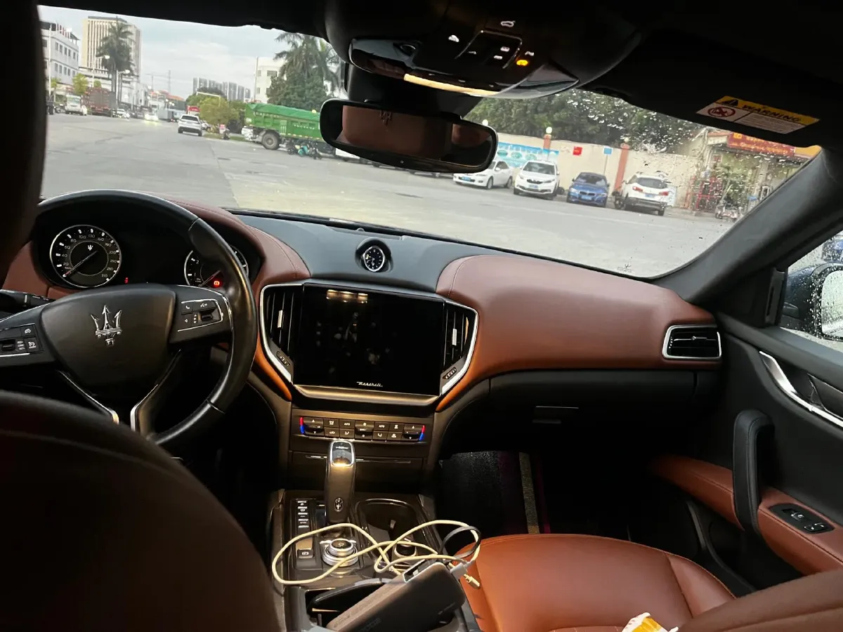 2021 Maserati Ghibli 2.0T 330HP L4 8AT,autocango,china used car exporter,china ev exporter,chinese used car exporter,chinese used ev exporter