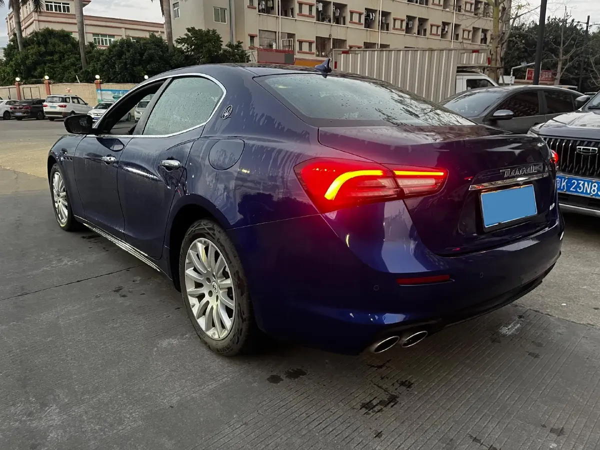 2021 Maserati Ghibli 2.0T 330HP L4 8AT,autocango,china used car exporter,china ev exporter,chinese used car exporter,chinese used ev exporter