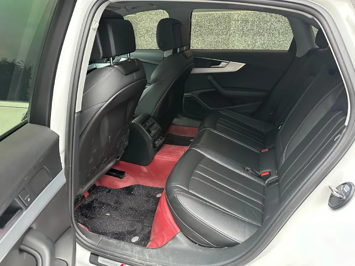 2022 Audi A4L 2.0T 150HP L4 7DCT,autocango,china used car exporter,china ev exporter,chinese used car exporter,chinese used ev exporter