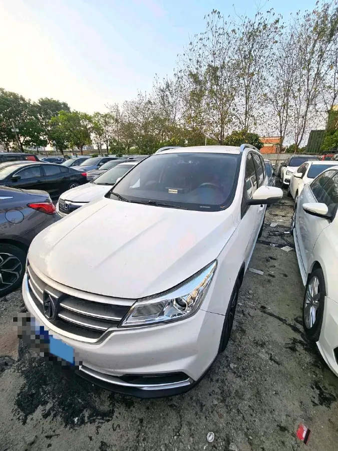 2019 BaoJun 730 1.5L 105HP L4 6MT,autocango,china used car exporter,china ev exporter,chinese used car exporter,chinese used ev exporter