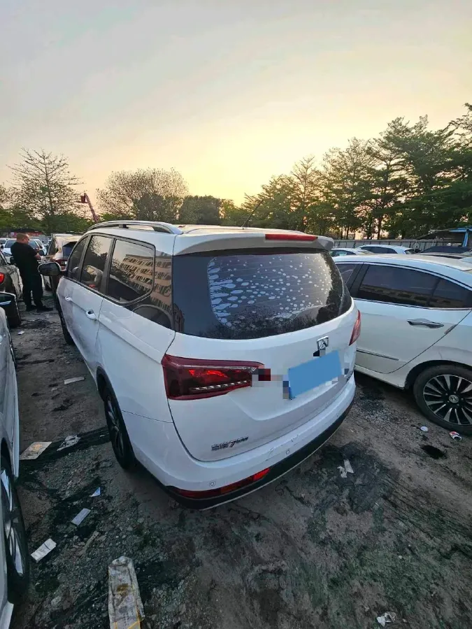 2019 BaoJun 730 1.5L 105HP L4 6MT,autocango,china used car exporter,china ev exporter,chinese used car exporter,chinese used ev exporter