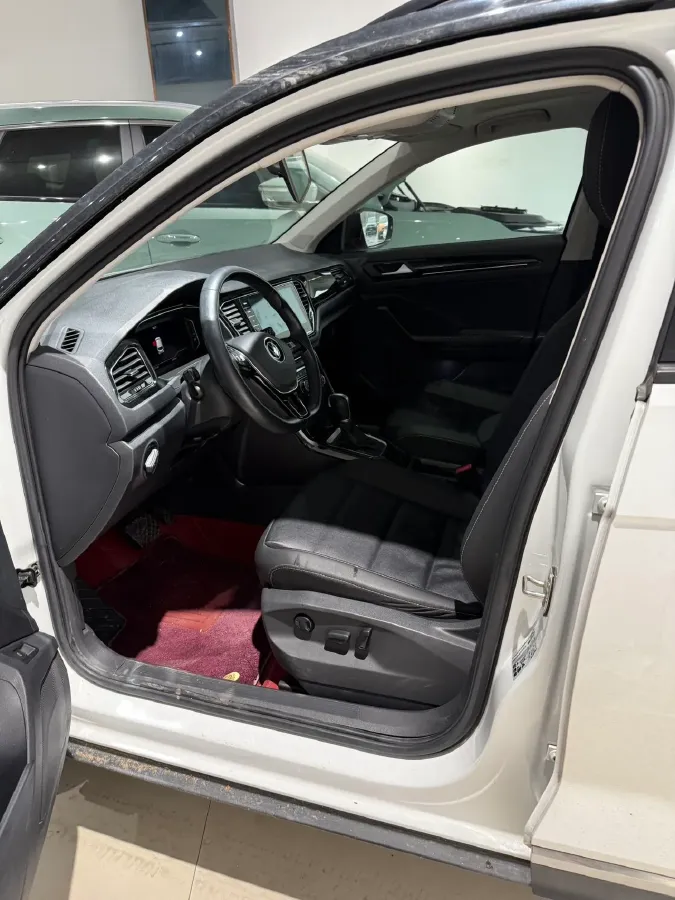 2022 Volkswagen T-Roc 1.4T 150HP L4 7DCT,autocango,china used car exporter,china ev exporter,chinese used car exporter,chinese used ev exporter