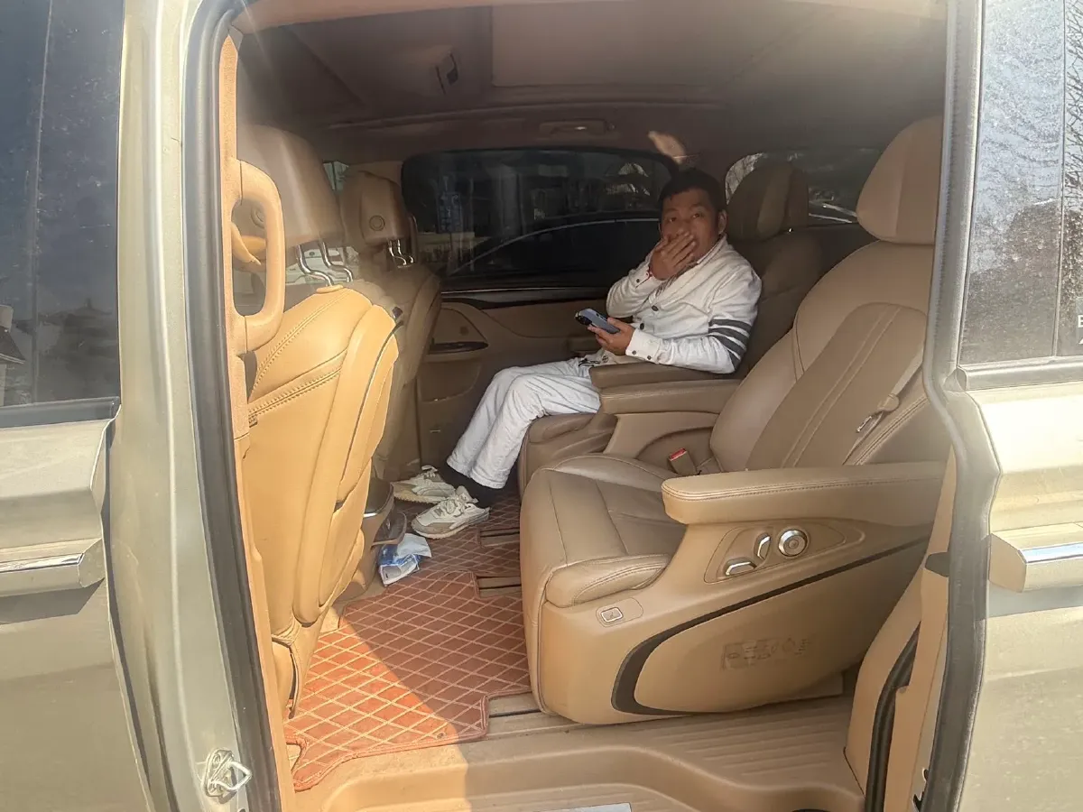 2021 Buick GL8 2.0T 237HP L4 9AT,autocango,china used car exporter,china ev exporter,chinese used car exporter,chinese used ev exporter