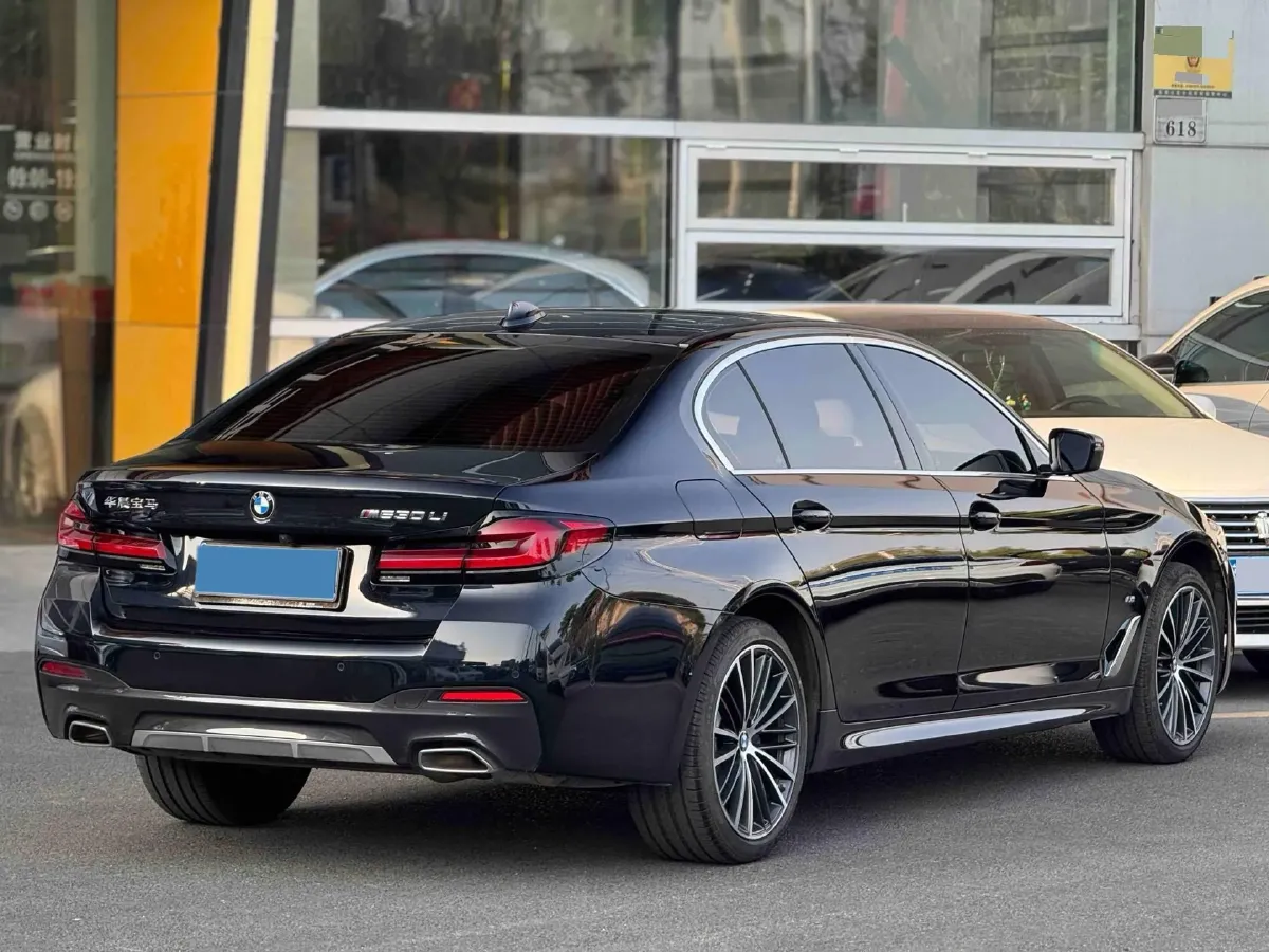 2023 BMW 5 Series 2.0T 245HP L4 8AT,autocango,china used car exporter,china ev exporter,chinese used car exporter,chinese used ev exporter