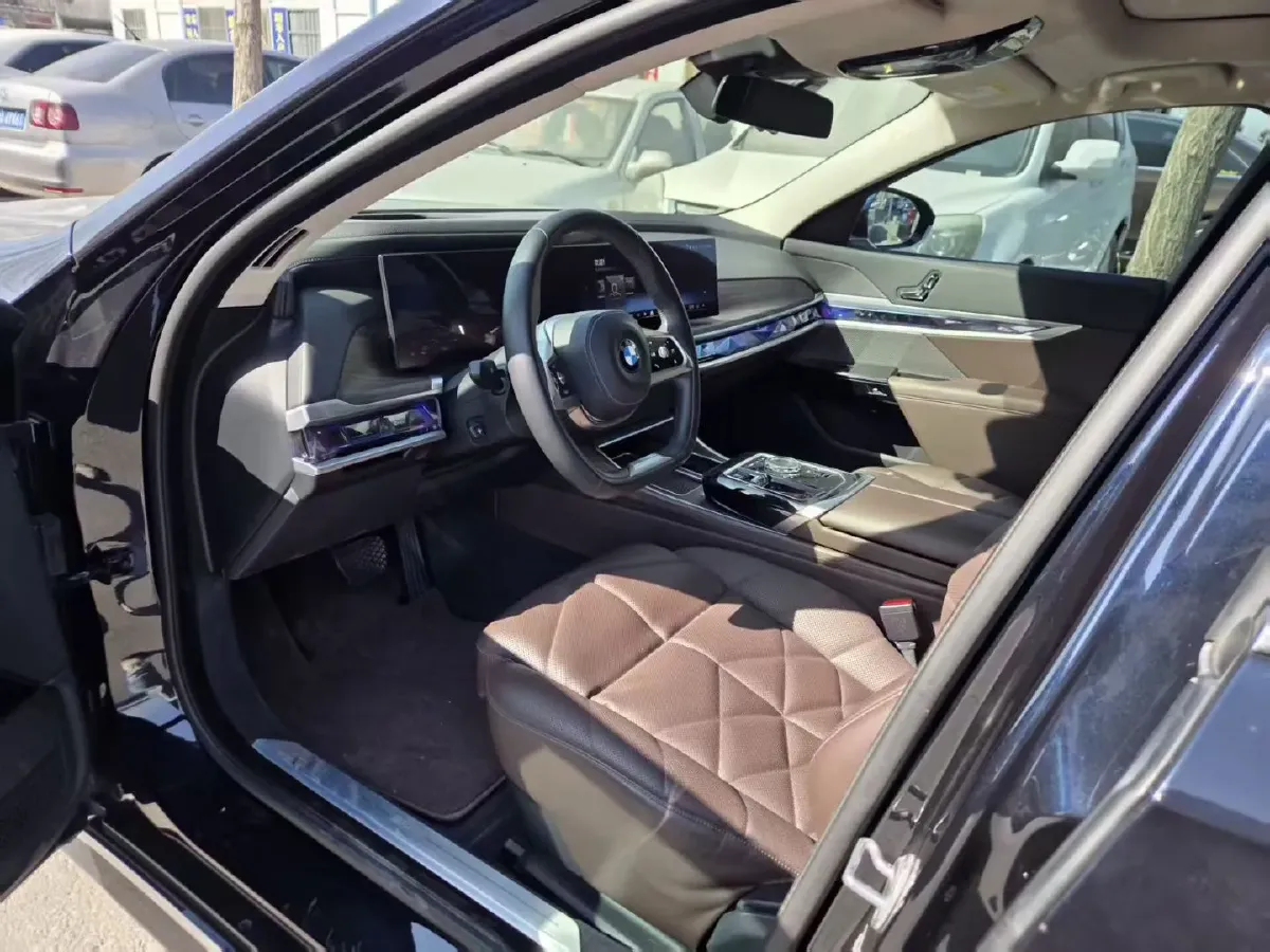 2023 BMW 7 Series 3.0T 381HP L6 8AT,autocango,china used car exporter,china ev exporter,chinese used car exporter,chinese used ev exporter