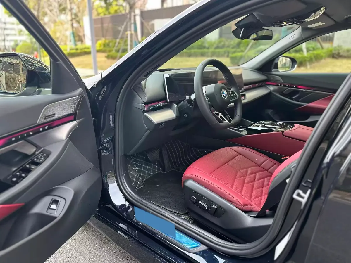 2026 BMW 5 Series 2.0T 258HP L4 8AT,autocango,china used car exporter,china ev exporter,chinese used car exporter,chinese used ev exporter