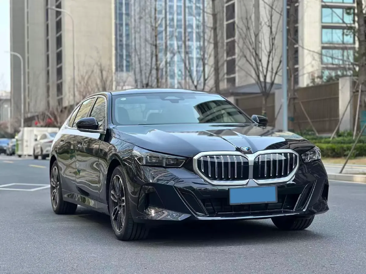 2026 BMW 5 Series 2.0T 258HP L4 8AT,autocango,china used car exporter,china ev exporter,chinese used car exporter,chinese used ev exporter