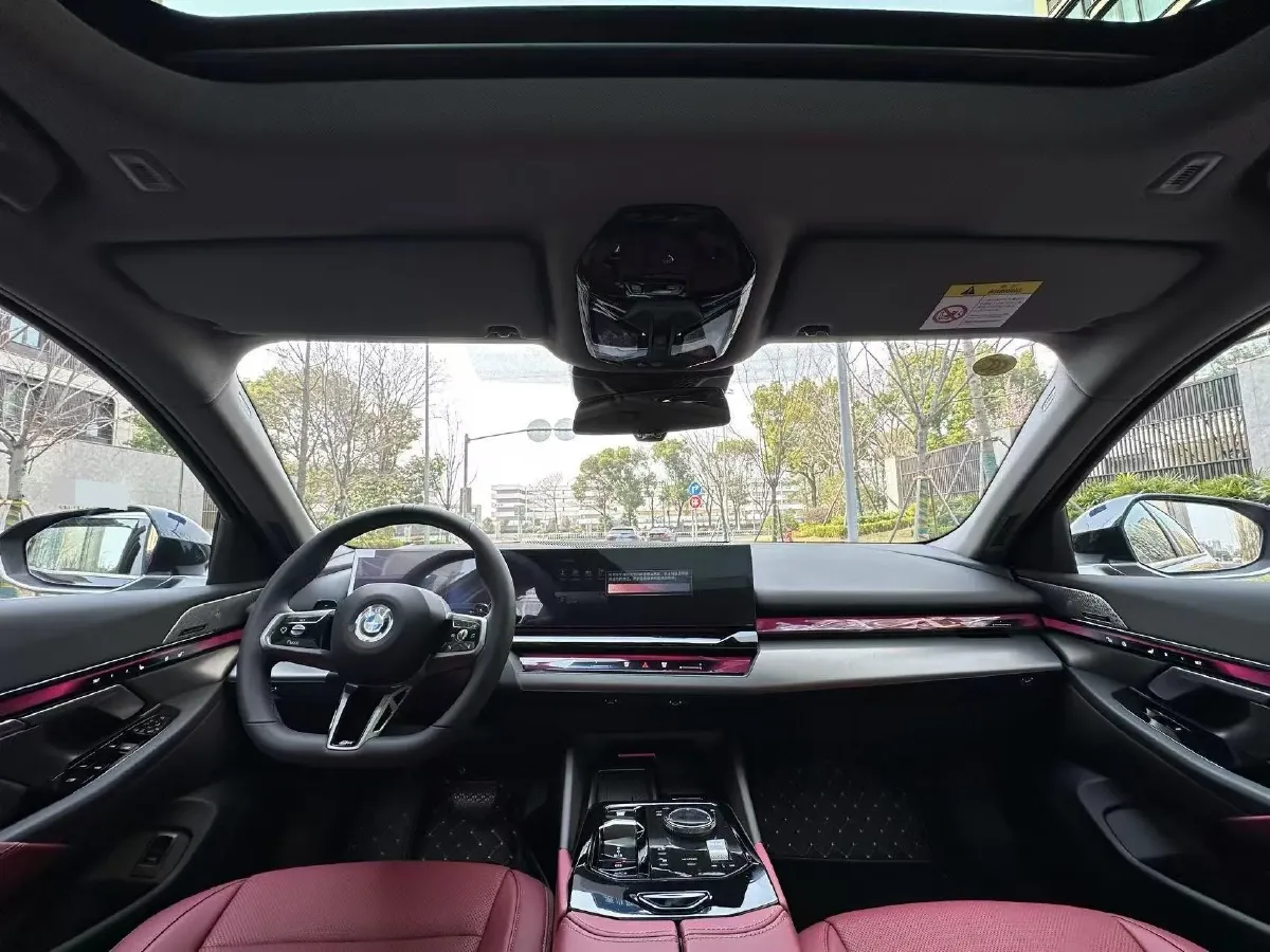 2026 BMW 5 Series 2.0T 258HP L4 8AT,autocango,china used car exporter,china ev exporter,chinese used car exporter,chinese used ev exporter