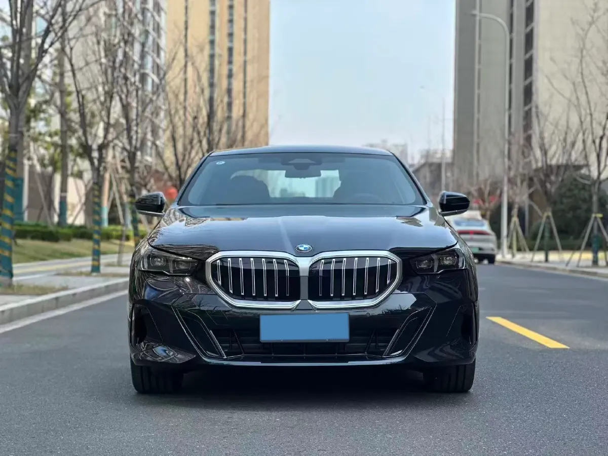 2026 BMW 5 Series 2.0T 258HP L4 8AT,autocango,china used car exporter,china ev exporter,chinese used car exporter,chinese used ev exporter