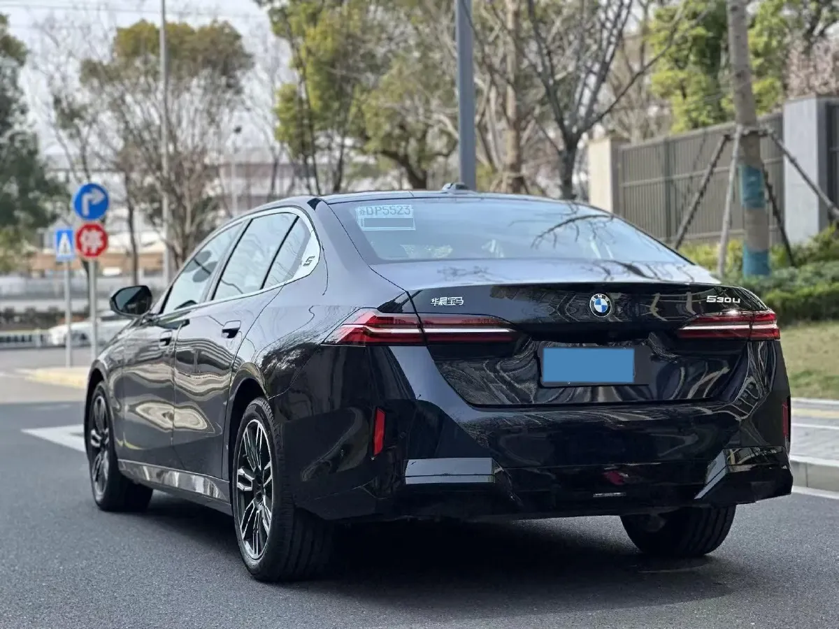 2026 BMW 5 Series 2.0T 258HP L4 8AT,autocango,china used car exporter,china ev exporter,chinese used car exporter,chinese used ev exporter