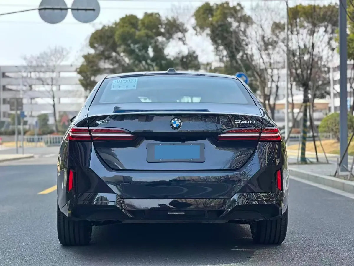 2026 BMW 5 Series 2.0T 258HP L4 8AT,autocango,china used car exporter,china ev exporter,chinese used car exporter,chinese used ev exporter