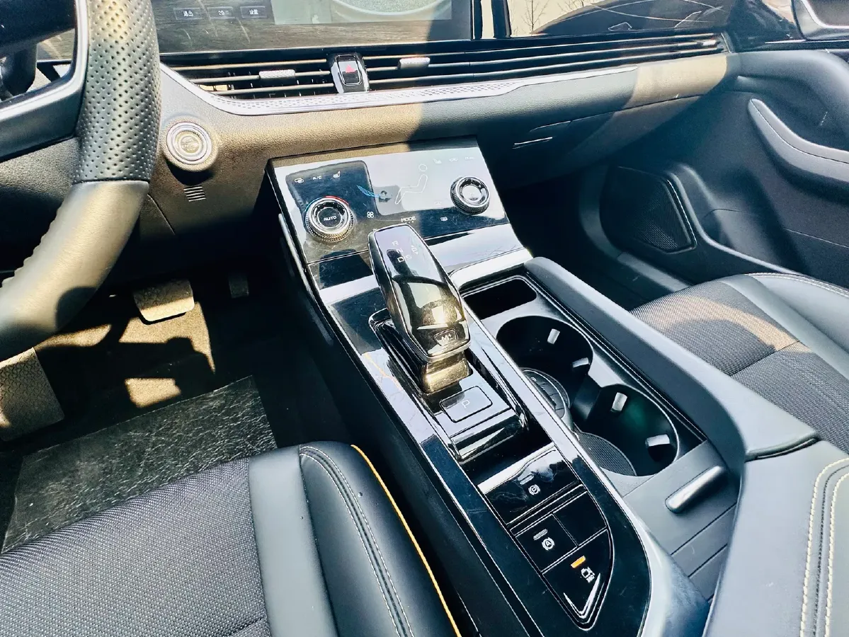 2022 Bestune B70S 1.5T 169HP L4 7DCT,autocango,china used car exporter,china ev exporter,chinese used car exporter,chinese used ev exporter