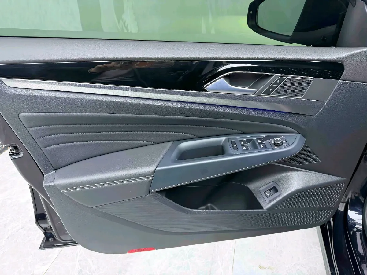 2024 Volkswagen Passat 2.0T 220HP L4 7DCT,autocango,china used car exporter,china ev exporter,chinese used car exporter,chinese used ev exporter