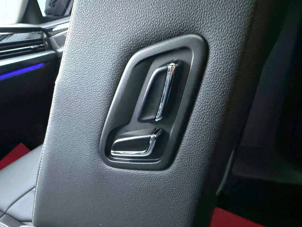 2024 Volkswagen Passat 2.0T 220HP L4 7DCT,autocango,china used car exporter,china ev exporter,chinese used car exporter,chinese used ev exporter