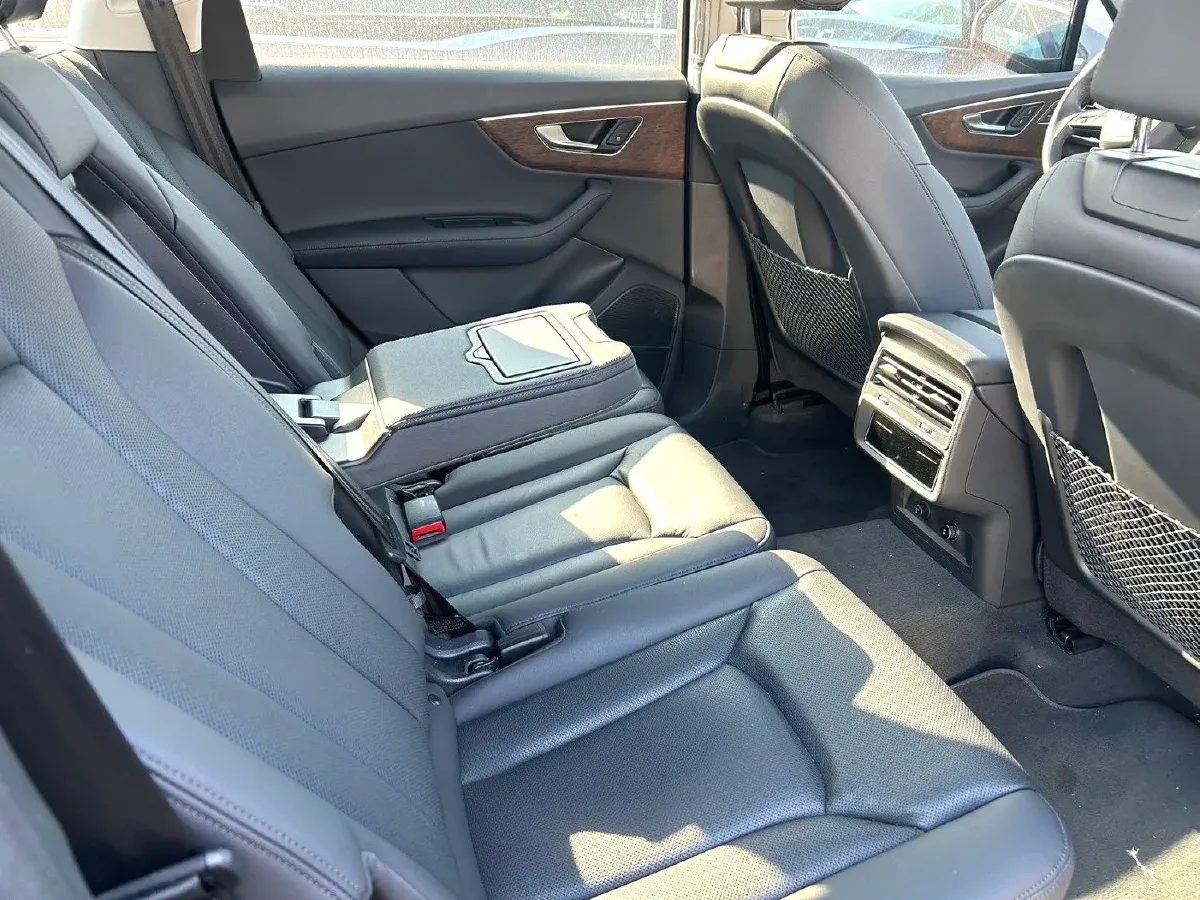 2025 Audi Q7 3.0T 340HP V6 8AT,autocango,china used car exporter,china ev exporter,chinese used car exporter,chinese used ev exporter