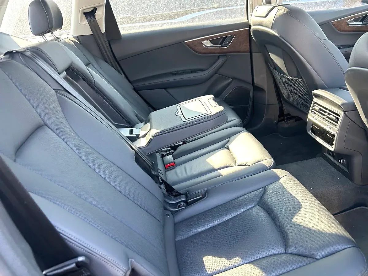 2025 Audi Q7 3.0T 340HP V6 8AT,autocango,china used car exporter,china ev exporter,chinese used car exporter,chinese used ev exporter