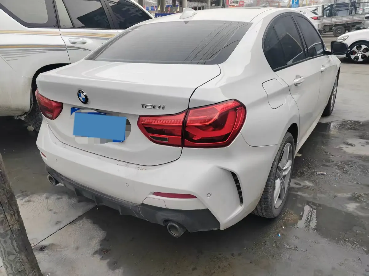 2022 BMW 1 Series 1.5T 140HP L3 7DCT,autocango,china used car exporter,china ev exporter,chinese used car exporter,chinese used ev exporter