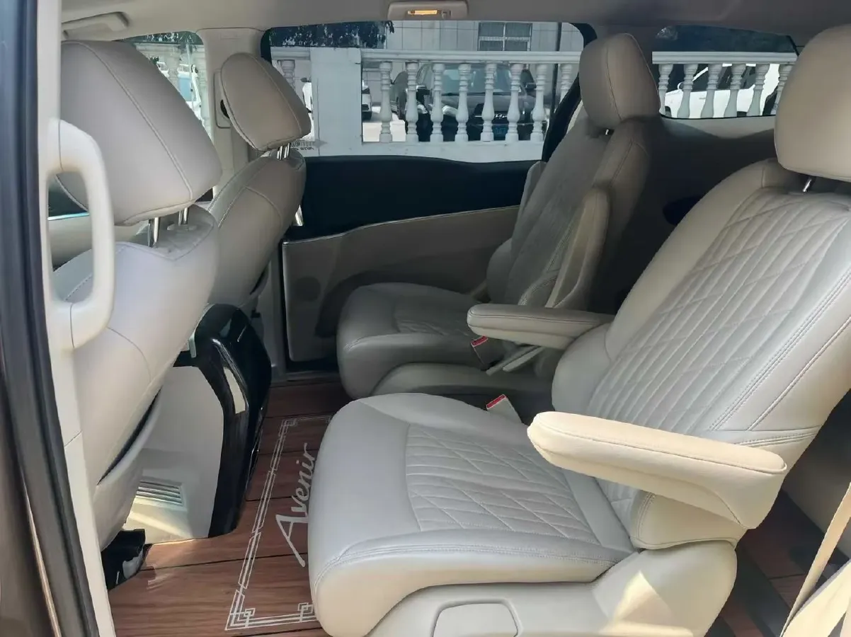 2023 Buick GL8 2.0T 237HP L4 9AT,autocango,china used car exporter,china ev exporter,chinese used car exporter,chinese used ev exporter