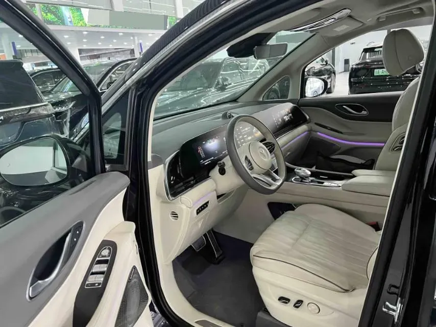 2022 Voyah Dream BEV 108.7KWH,autocango,china used car exporter,china ev exporter,chinese used car exporter,chinese used ev exporter