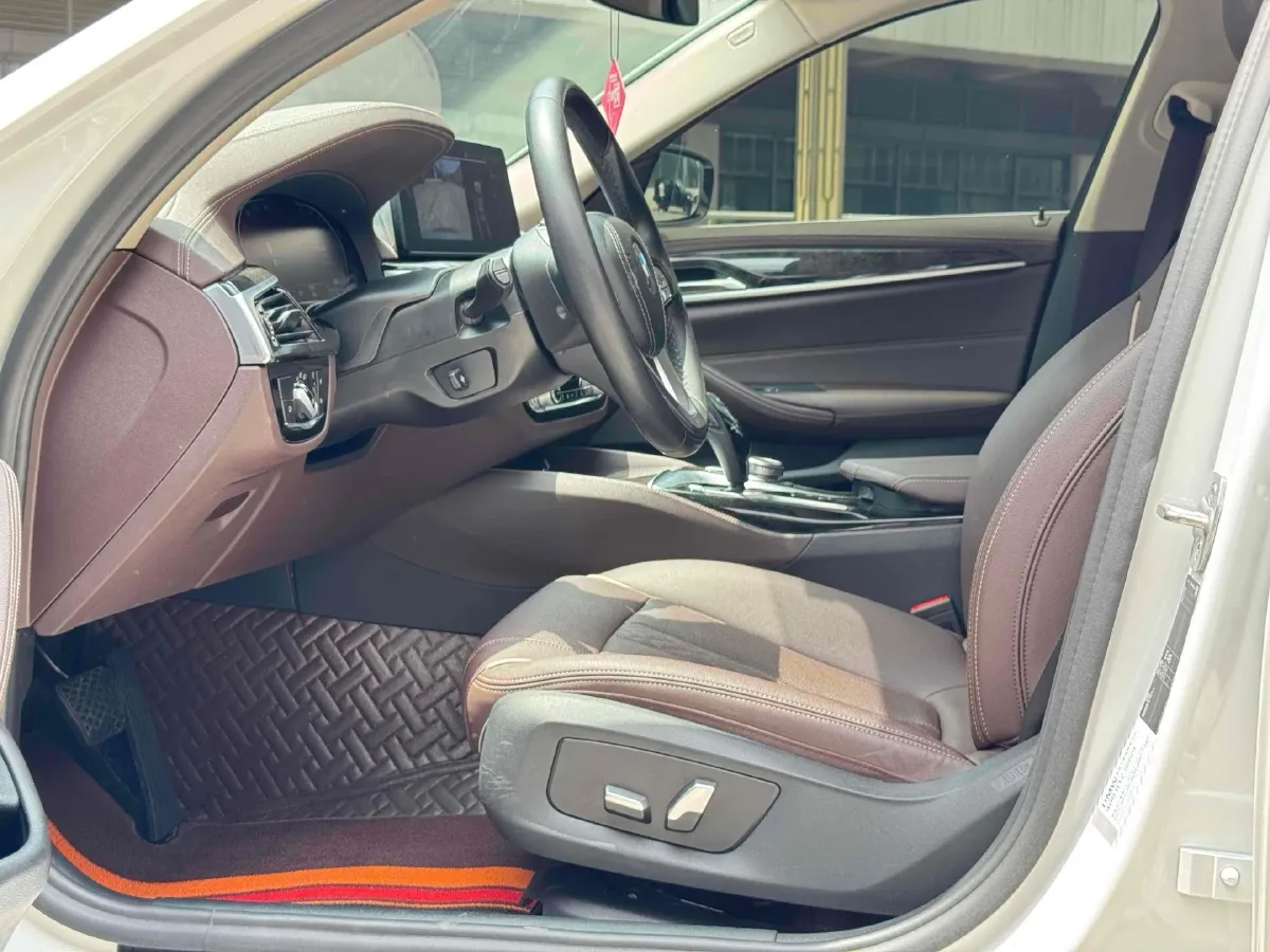 2022 BMW 5 Series 2.0T 184HP L4 8AT,autocango,china used car exporter,china ev exporter,chinese used car exporter,chinese used ev exporter