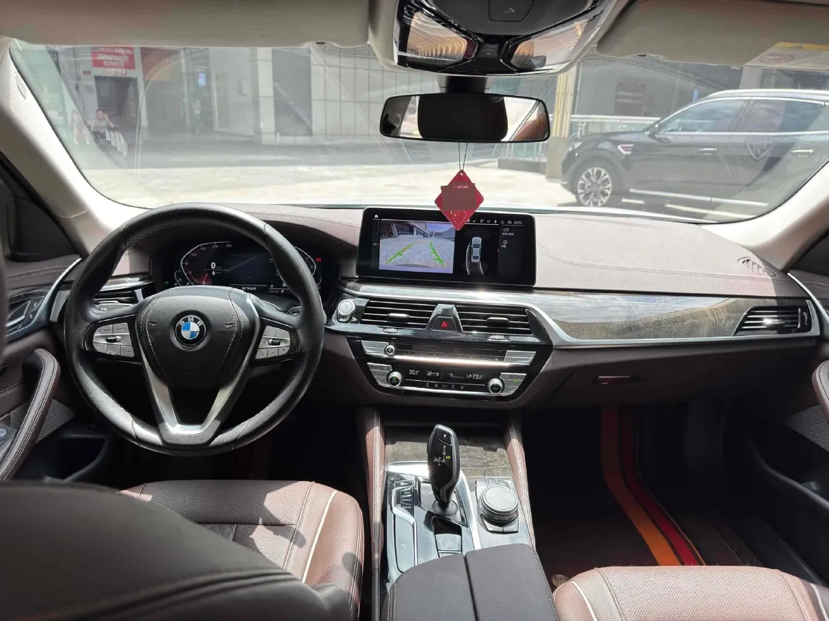 2022 BMW 5 Series 2.0T 184HP L4 8AT,autocango,china used car exporter,china ev exporter,chinese used car exporter,chinese used ev exporter