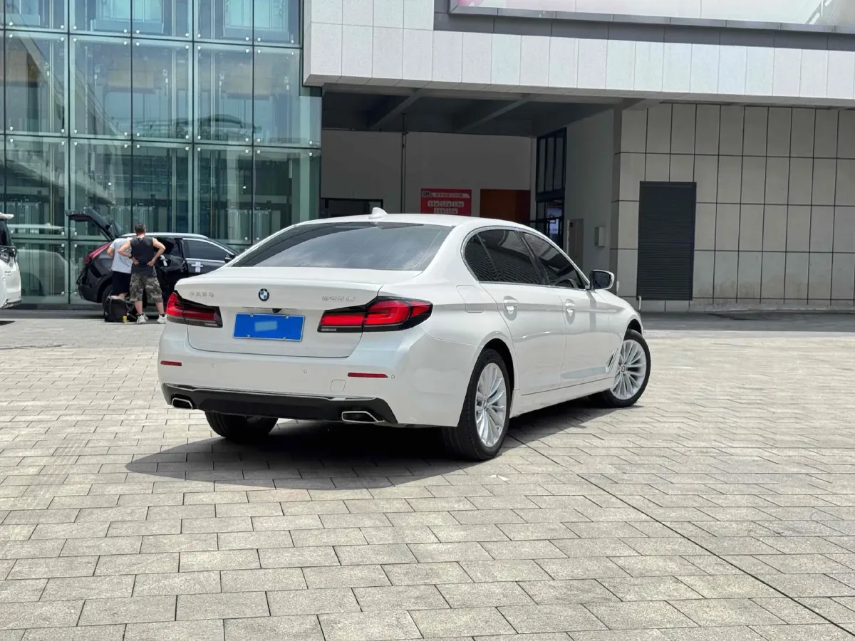 2022 BMW 5 Series 2.0T 184HP L4 8AT,autocango,china used car exporter,china ev exporter,chinese used car exporter,chinese used ev exporter