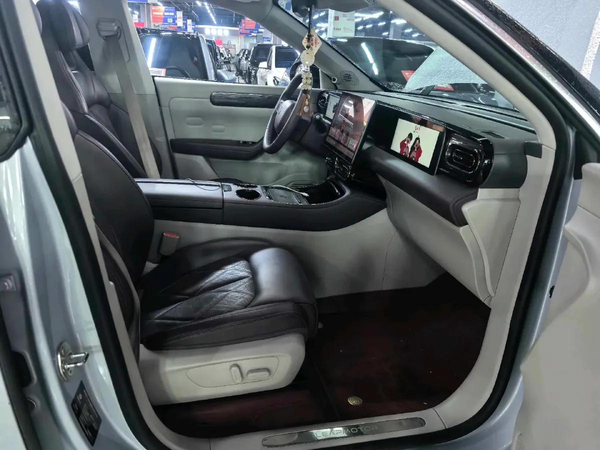 2024 Leapmotor C11 1.5L 95HP L4 REEV 43.74KWH,autocango,china used car exporter,china ev exporter,chinese used car exporter,chinese used ev exporter