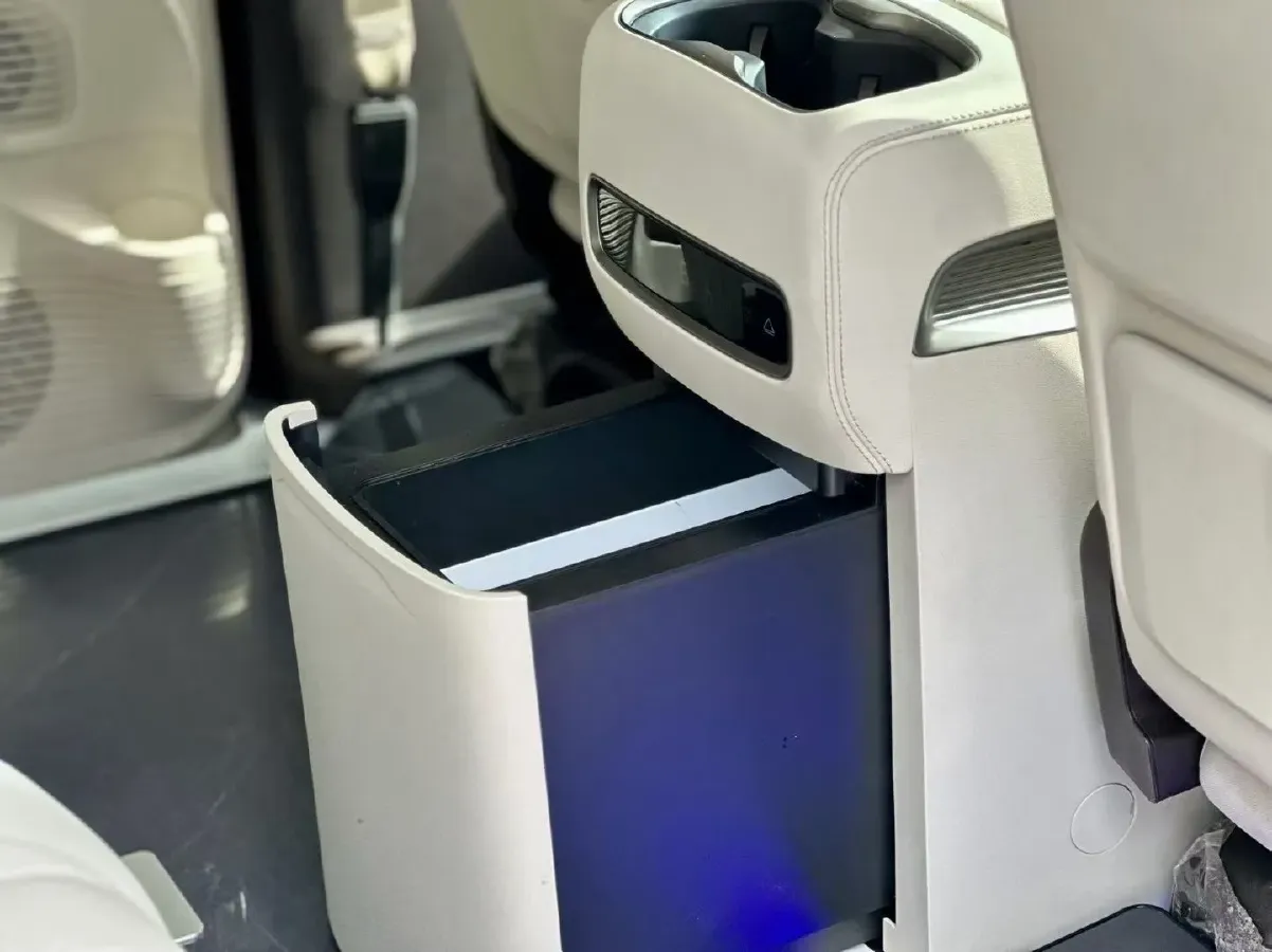 2024 Denza D9 1.5T 139HP L4 E-CVT PHEV 40KWH,autocango,china used car exporter,china ev exporter,chinese used car exporter,chinese used ev exporter