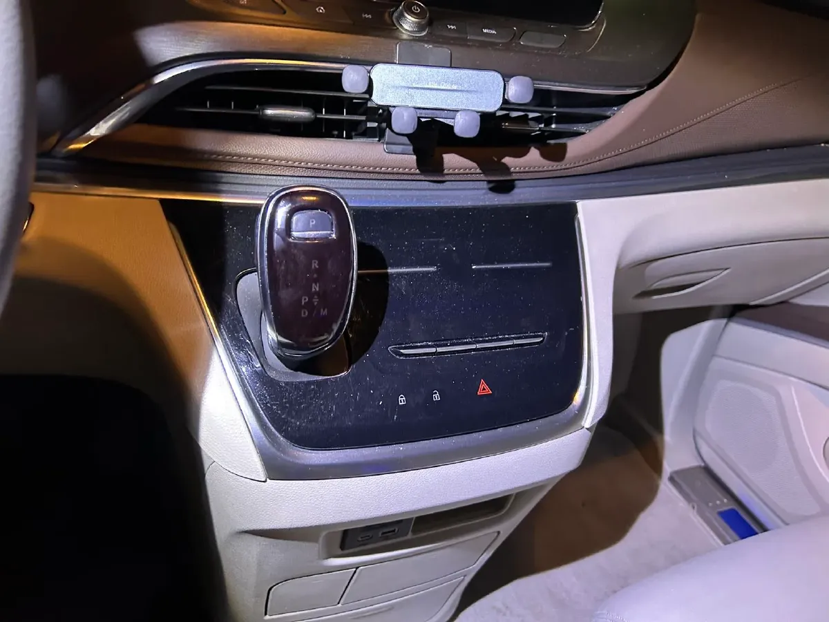 2023 Buick GL8 2.0T 237HP L4 9AT,autocango,china used car exporter,china ev exporter,chinese used car exporter,chinese used ev exporter