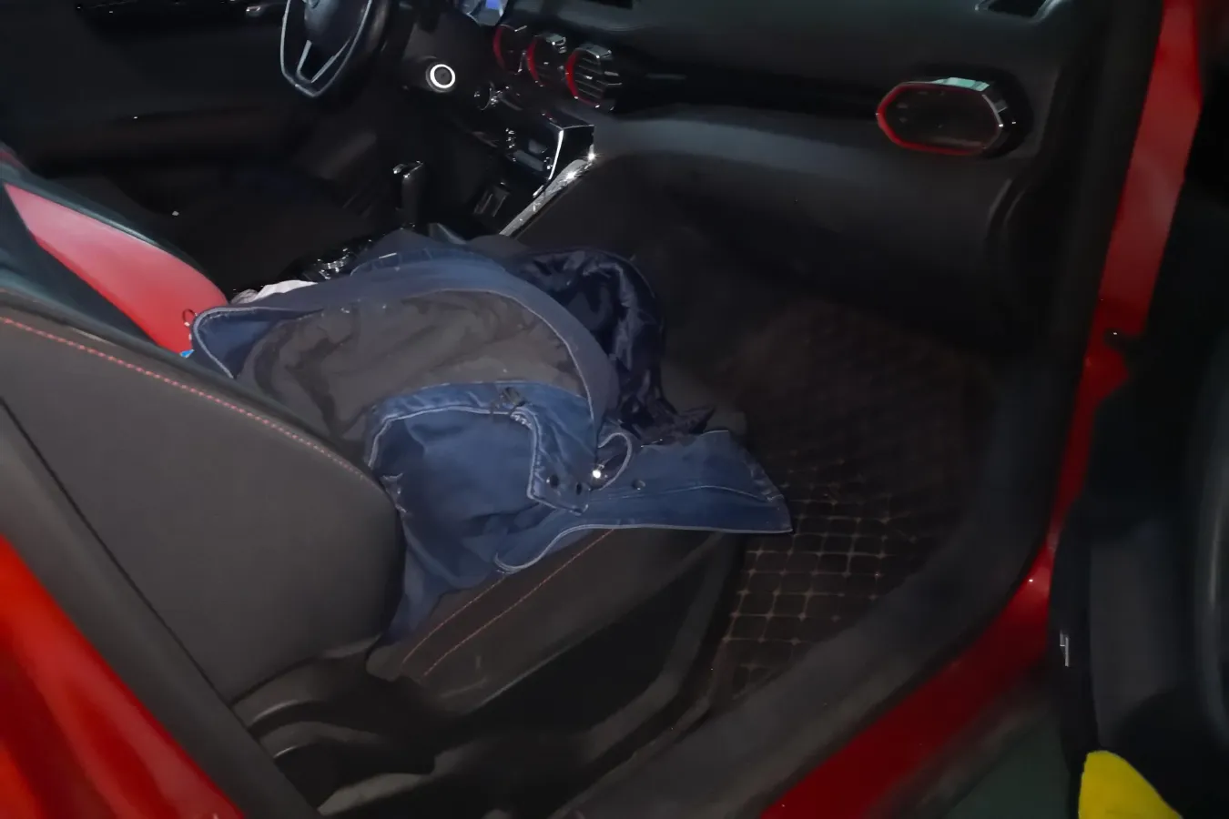 2019 HaiMa 8S 1.6T 195HP L4 6AT,autocango,china used car exporter,china ev exporter,chinese used car exporter,chinese used ev exporter