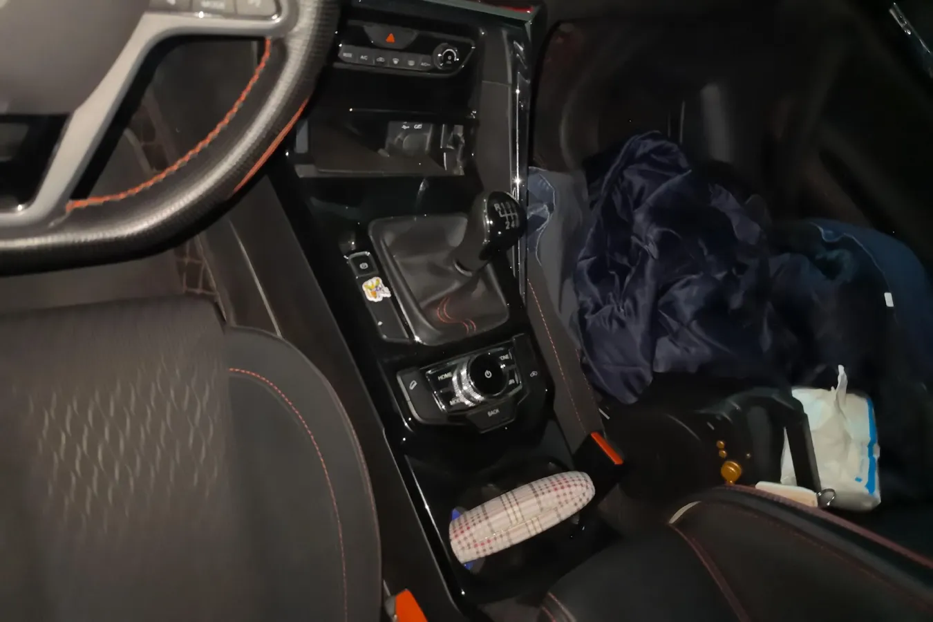 2019 HaiMa 8S 1.6T 195HP L4 6AT,autocango,china used car exporter,china ev exporter,chinese used car exporter,chinese used ev exporter