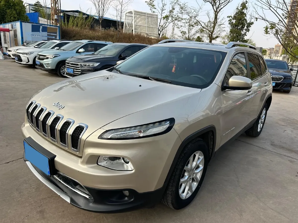 2017 Jeep Cherokee 2.0L 155HP L4 9AT,autocango,china used car exporter,china ev exporter,chinese used car exporter,chinese used ev exporter
