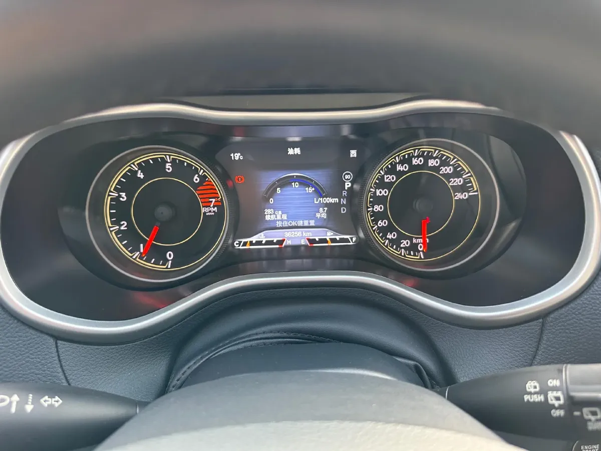 2017 Jeep Cherokee 2.0L 155HP L4 9AT,autocango,china used car exporter,china ev exporter,chinese used car exporter,chinese used ev exporter