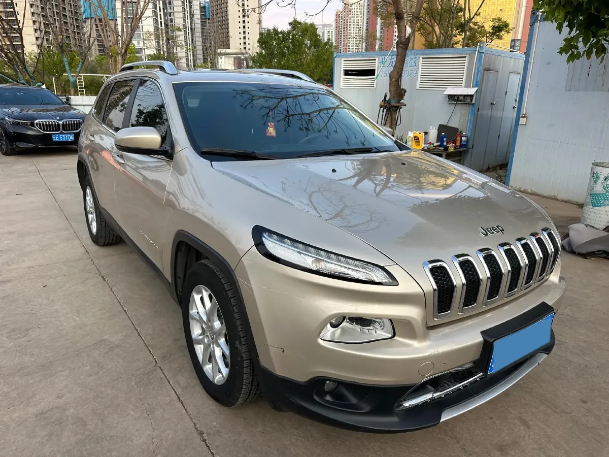 2017 Jeep Cherokee 2.0L 155HP L4 9AT,autocango,china used car exporter,china ev exporter,chinese used car exporter,chinese used ev exporter