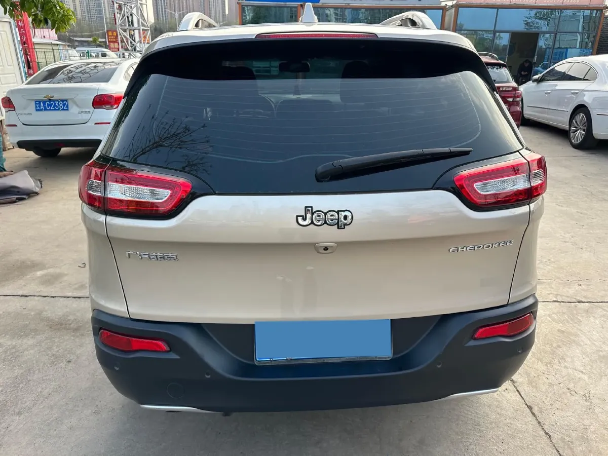2017 Jeep Cherokee 2.0L 155HP L4 9AT,autocango,china used car exporter,china ev exporter,chinese used car exporter,chinese used ev exporter