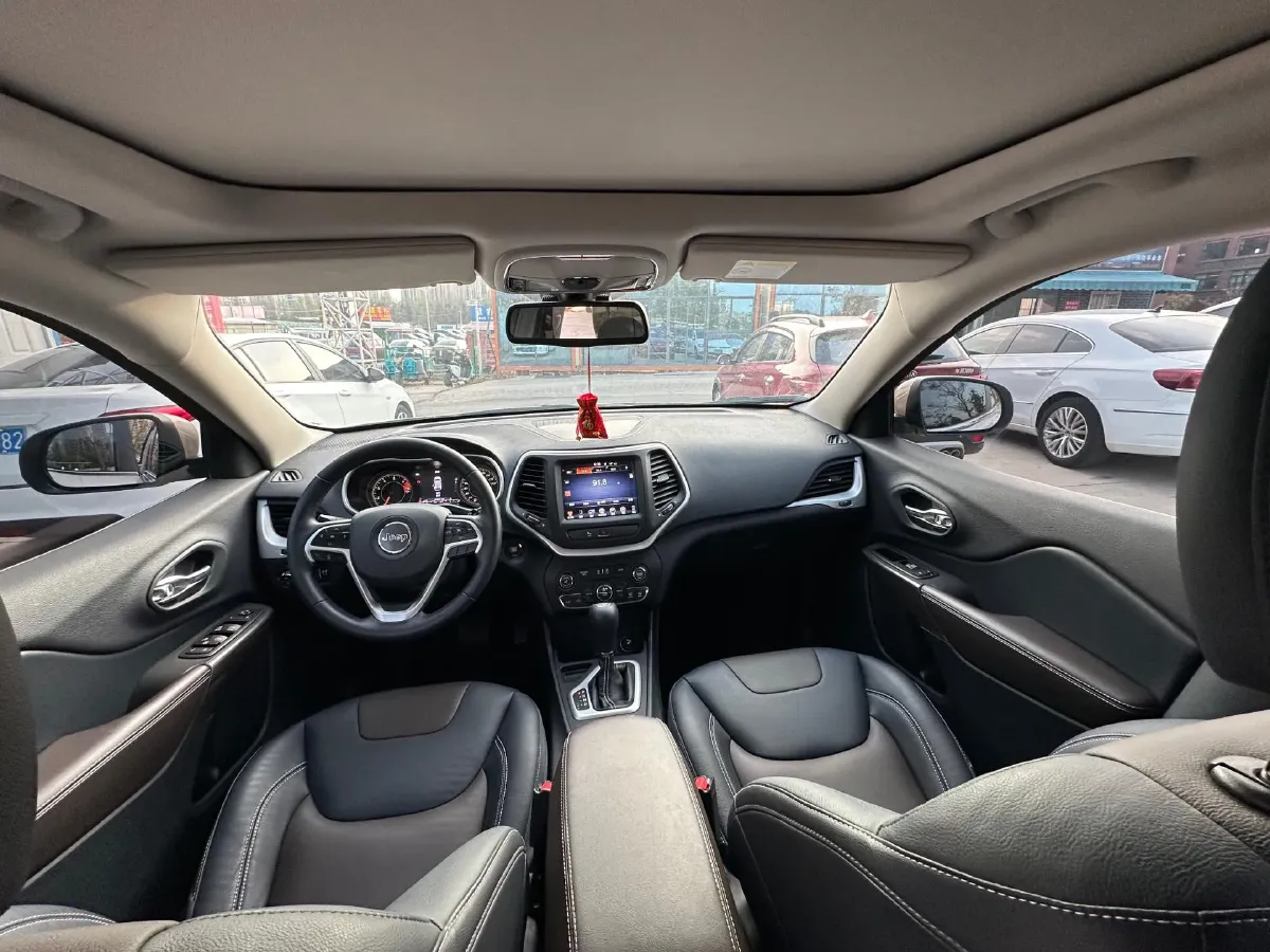 2017 Jeep Cherokee 2.0L 155HP L4 9AT,autocango,china used car exporter,china ev exporter,chinese used car exporter,chinese used ev exporter