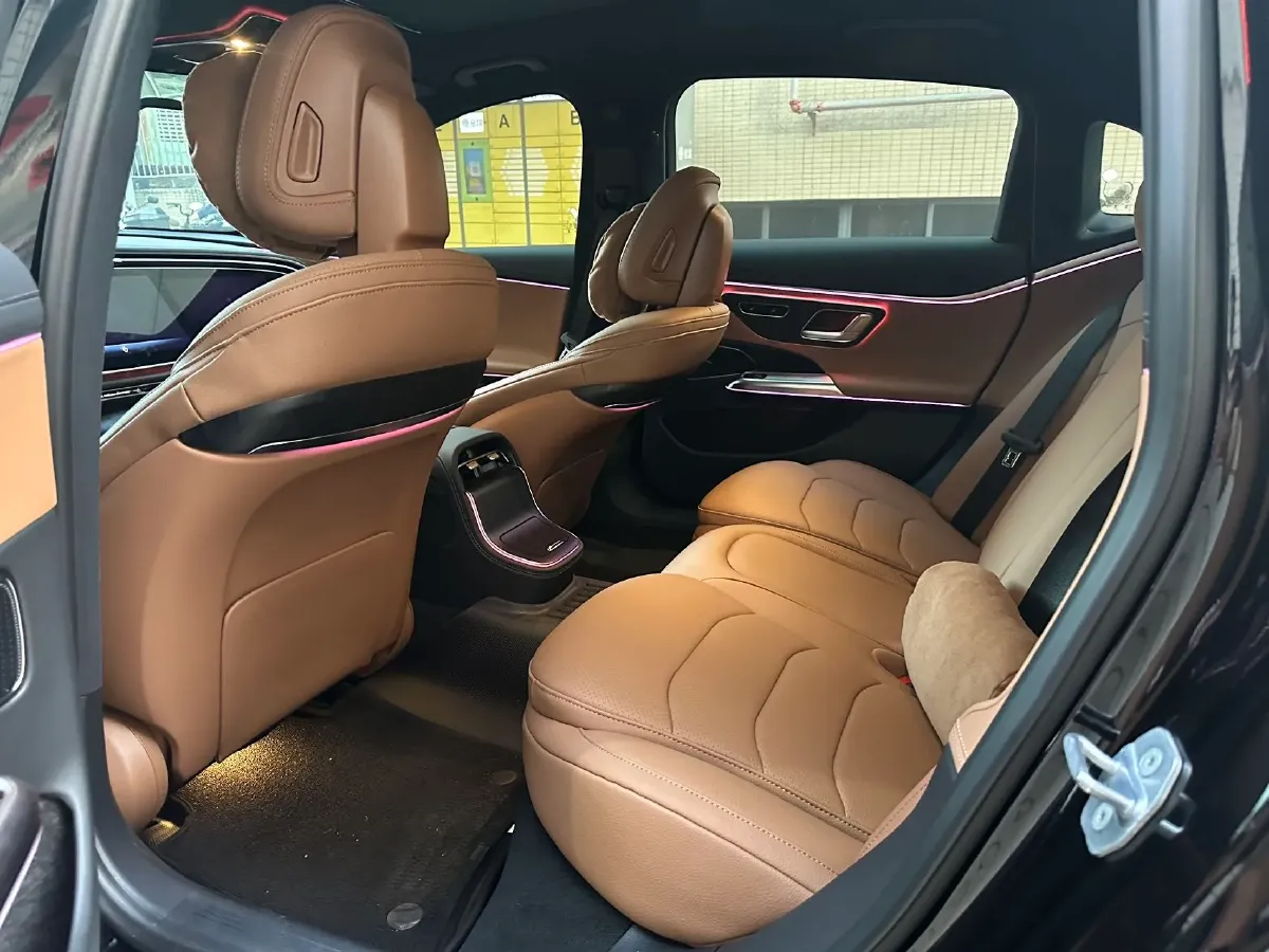 2024 Mercedes-Benz E Class 2.0T 204HP L4 9AT PHEV 25.4KWH,autocango,china used car exporter,china ev exporter,chinese used car exporter,chinese used ev exporter