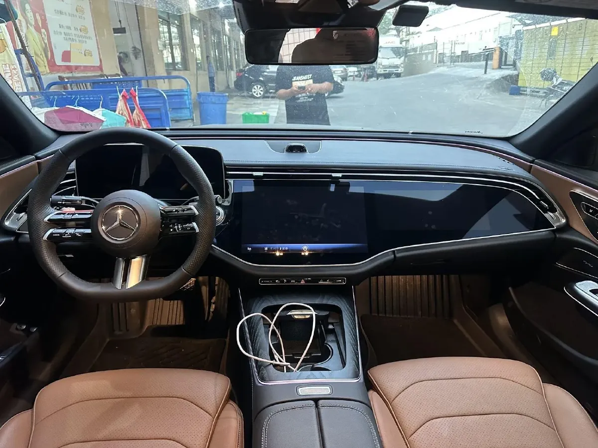2024 Mercedes-Benz E Class 2.0T 204HP L4 9AT PHEV 25.4KWH,autocango,china used car exporter,china ev exporter,chinese used car exporter,chinese used ev exporter