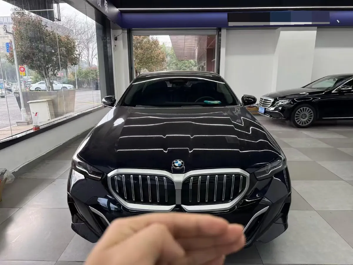 2025 BMW 5 Series 2.0T 190HP L4 8AT,autocango,china used car exporter,china ev exporter,chinese used car exporter,chinese used ev exporter