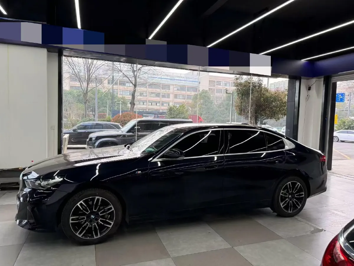 2025 BMW 5 Series 2.0T 190HP L4 8AT,autocango,china used car exporter,china ev exporter,chinese used car exporter,chinese used ev exporter