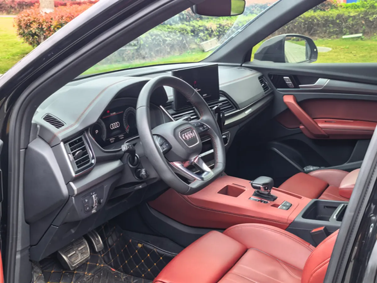 2024 Audi Q5L 2.0T 245HP L4 7DCT,autocango,china used car exporter,china ev exporter,chinese used car exporter,chinese used ev exporter