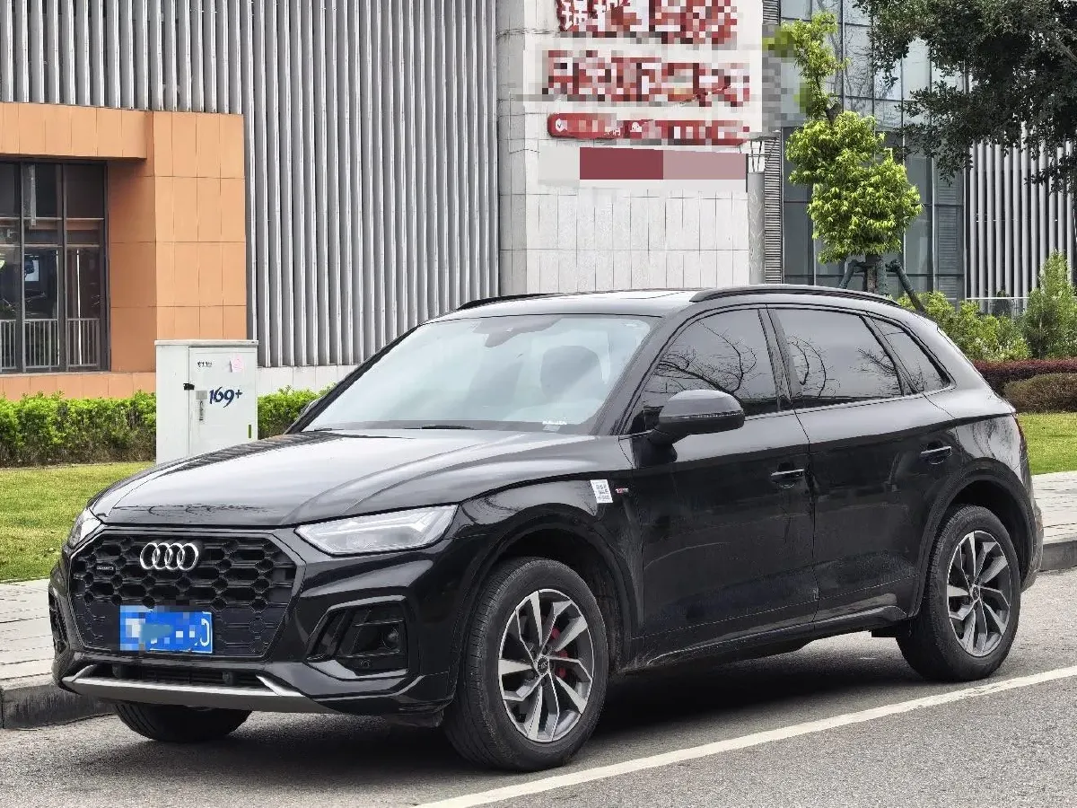 2024 Audi Q5L 2.0T 245HP L4 7DCT,autocango,china used car exporter,china ev exporter,chinese used car exporter,chinese used ev exporter