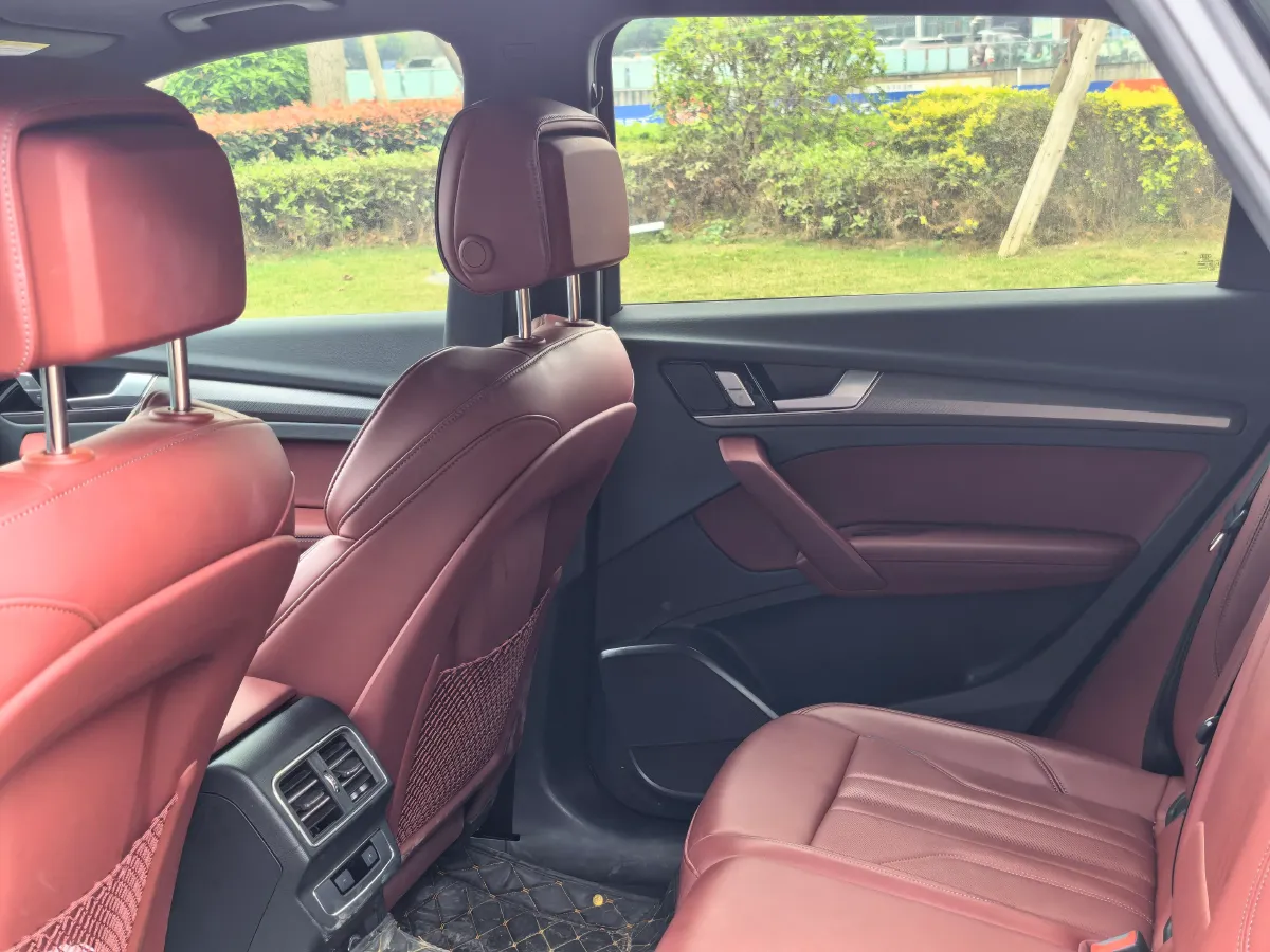 2024 Audi Q5L 2.0T 245HP L4 7DCT,autocango,china used car exporter,china ev exporter,chinese used car exporter,chinese used ev exporter