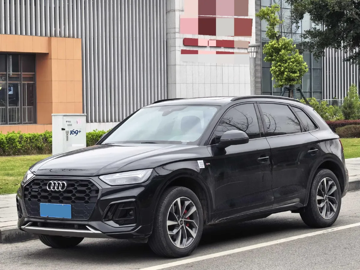 2024 Audi Q5L 2.0T 245HP L4 7DCT,autocango,china used car exporter,china ev exporter,chinese used car exporter,chinese used ev exporter