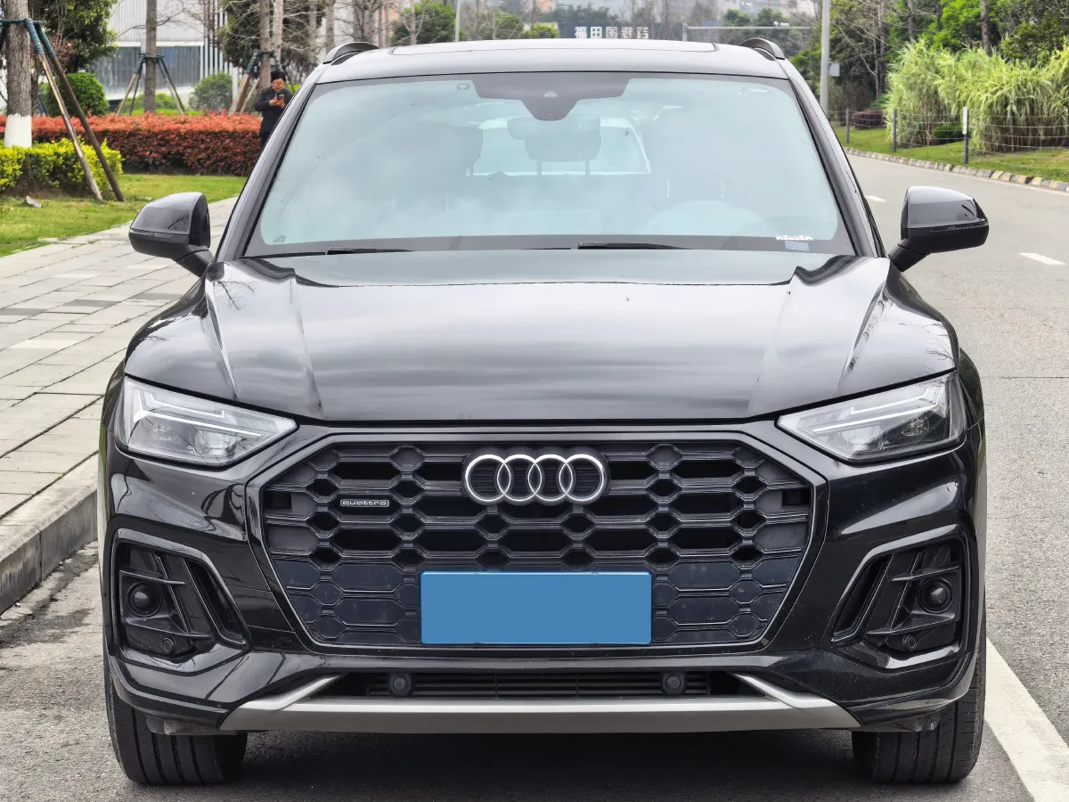 2024 Audi Q5L 2.0T 245HP L4 7DCT,autocango,china used car exporter,china ev exporter,chinese used car exporter,chinese used ev exporter