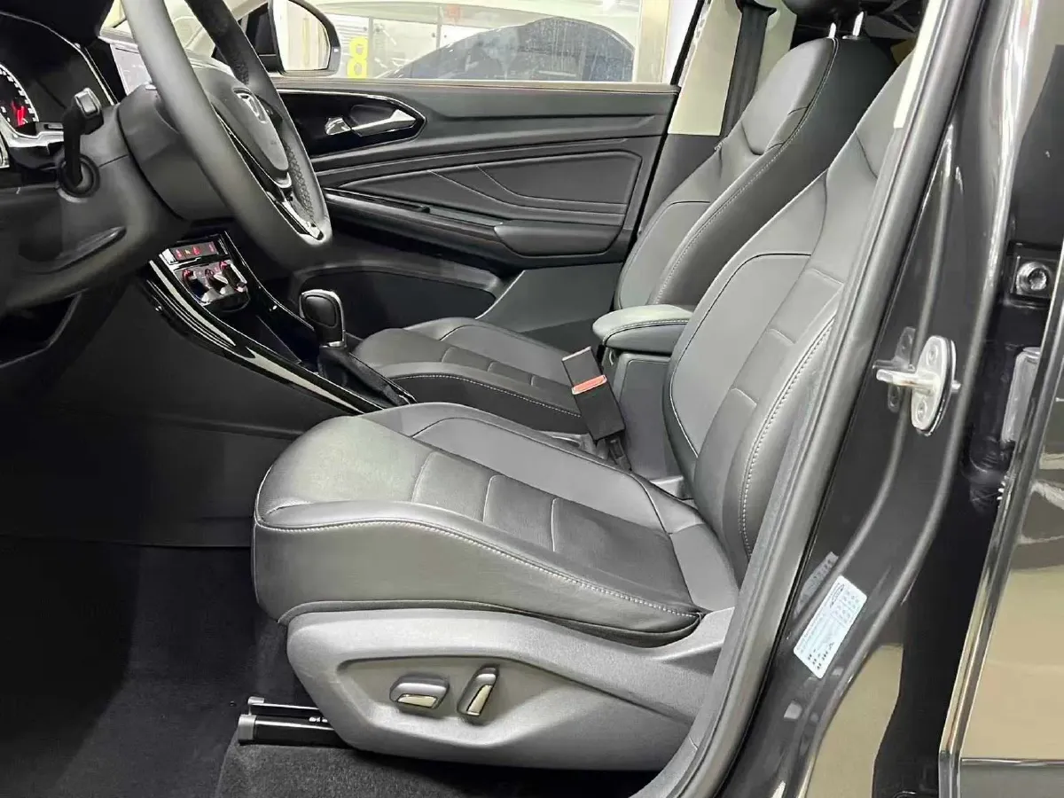 2022 Jetta VS7 1.4T 150HP L4 6AT,autocango,china used car exporter,china ev exporter,chinese used car exporter,chinese used ev exporter