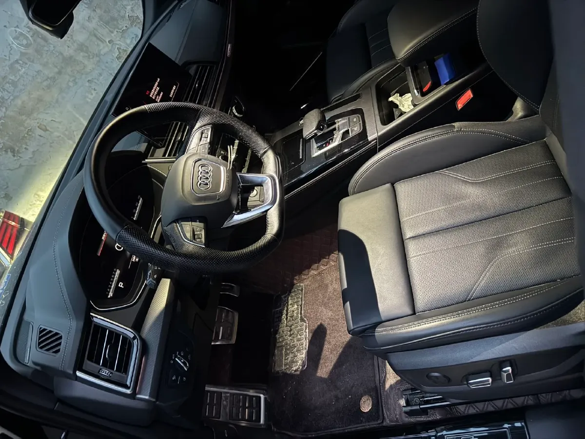 2025 Audi Q5L 2.0T 245HP L4 7DCT,autocango,china used car exporter,china ev exporter,chinese used car exporter,chinese used ev exporter