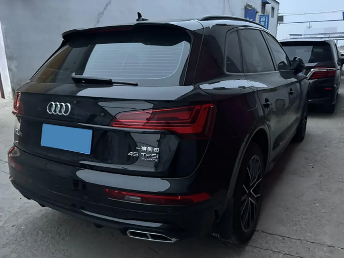 2025 Audi Q5L 2.0T 245HP L4 7DCT,autocango,china used car exporter,china ev exporter,chinese used car exporter,chinese used ev exporter