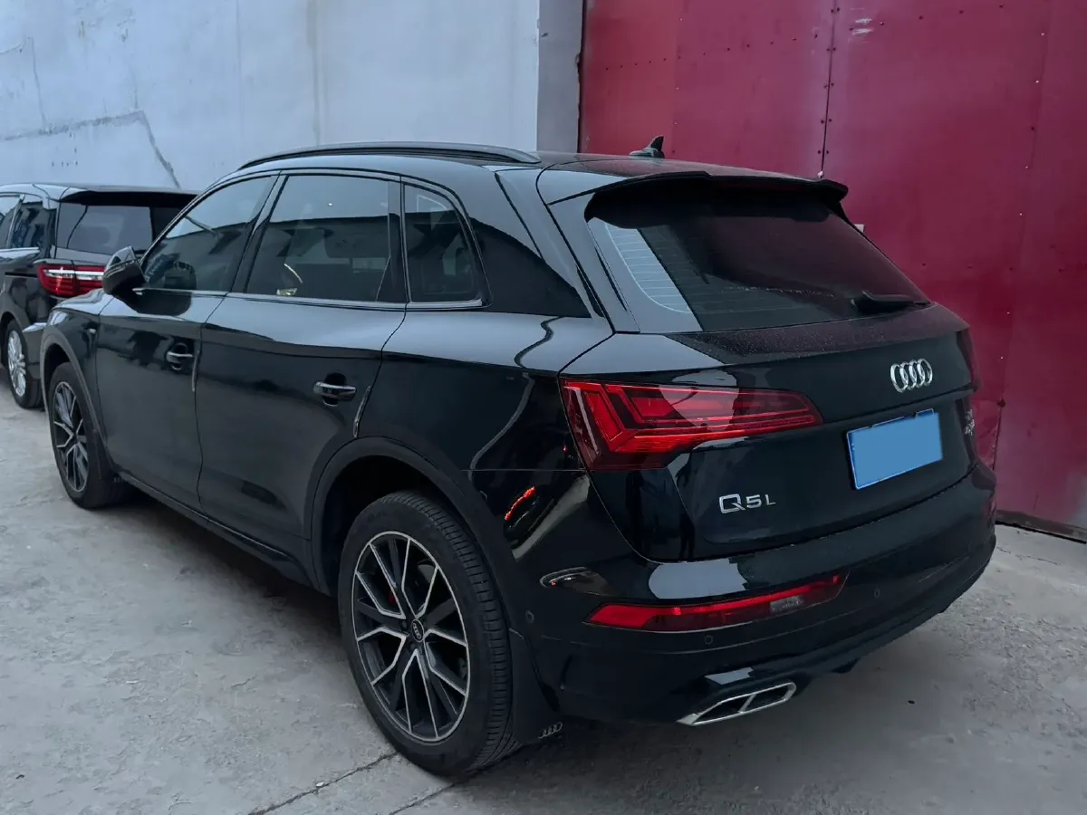 2025 Audi Q5L 2.0T 245HP L4 7DCT,autocango,china used car exporter,china ev exporter,chinese used car exporter,chinese used ev exporter